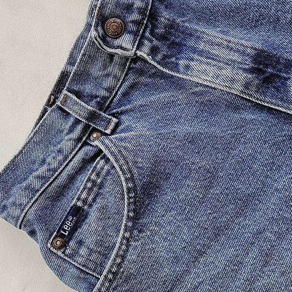 π VINTAGE HIGHWAISTED CUTOFF FRAYED DISTRESSED DENIM LEE SHORTS - Picture 2 of 8